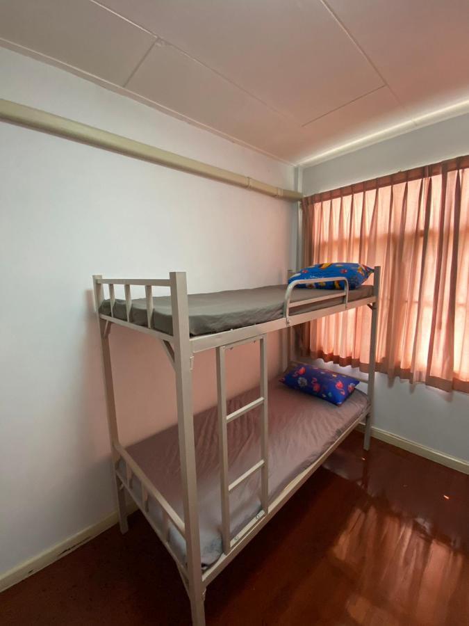 Sura Hostel Bangkok Near Mrt Phra Ram 9 Esterno foto