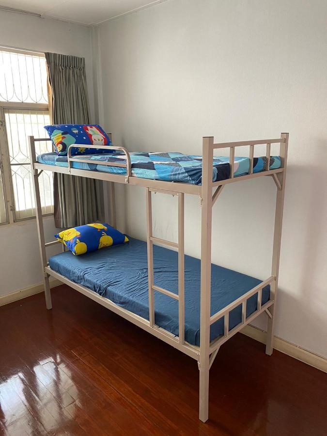 Sura Hostel Bangkok Near Mrt Phra Ram 9 Esterno foto