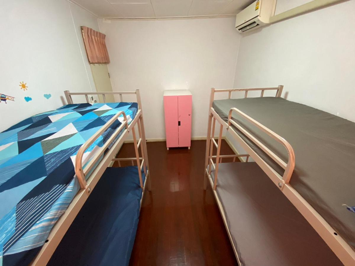 Sura Hostel Bangkok Near Mrt Phra Ram 9 Esterno foto