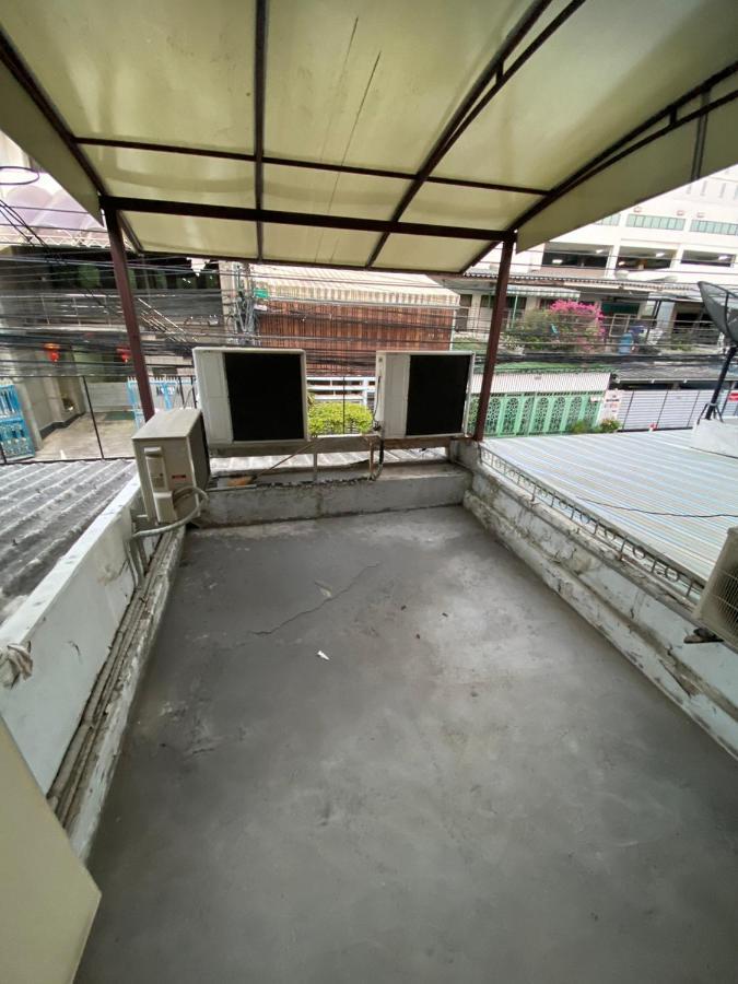 Sura Hostel Bangkok Near Mrt Phra Ram 9 Esterno foto