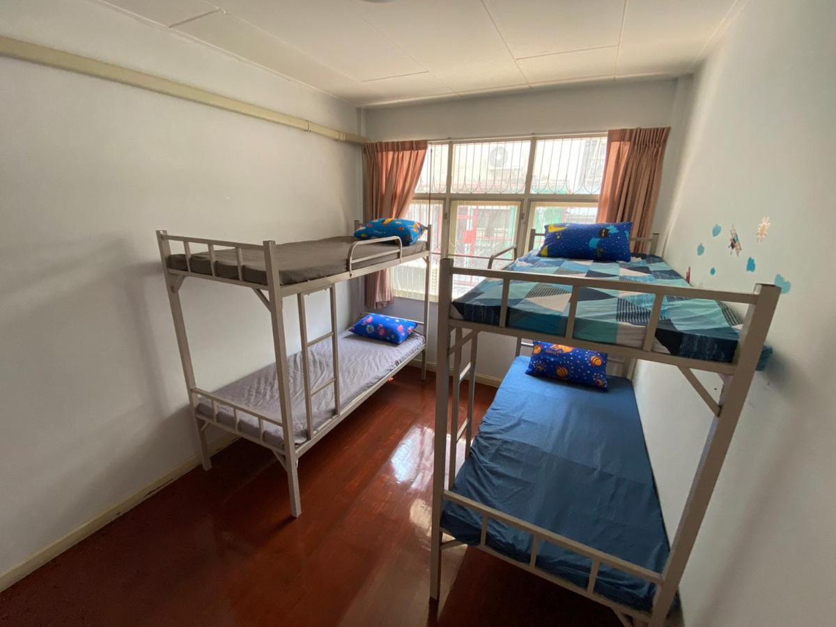 Sura Hostel Bangkok Near Mrt Phra Ram 9 Esterno foto