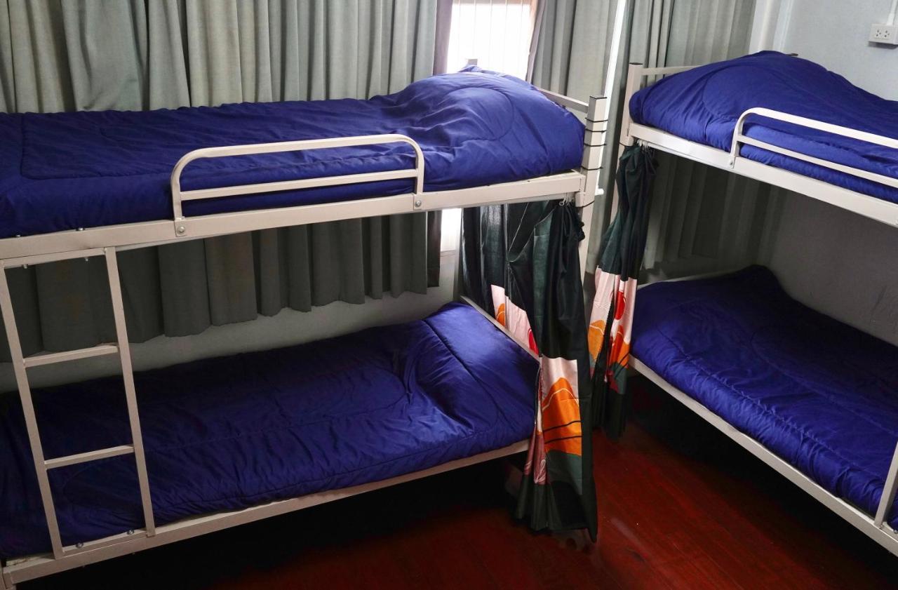 Sura Hostel Bangkok Near Mrt Phra Ram 9 Esterno foto