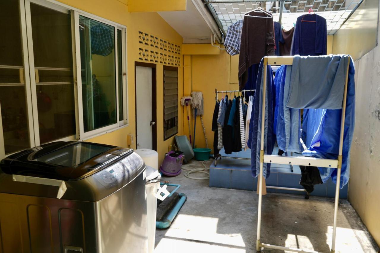 Sura Hostel Bangkok Near Mrt Phra Ram 9 Esterno foto