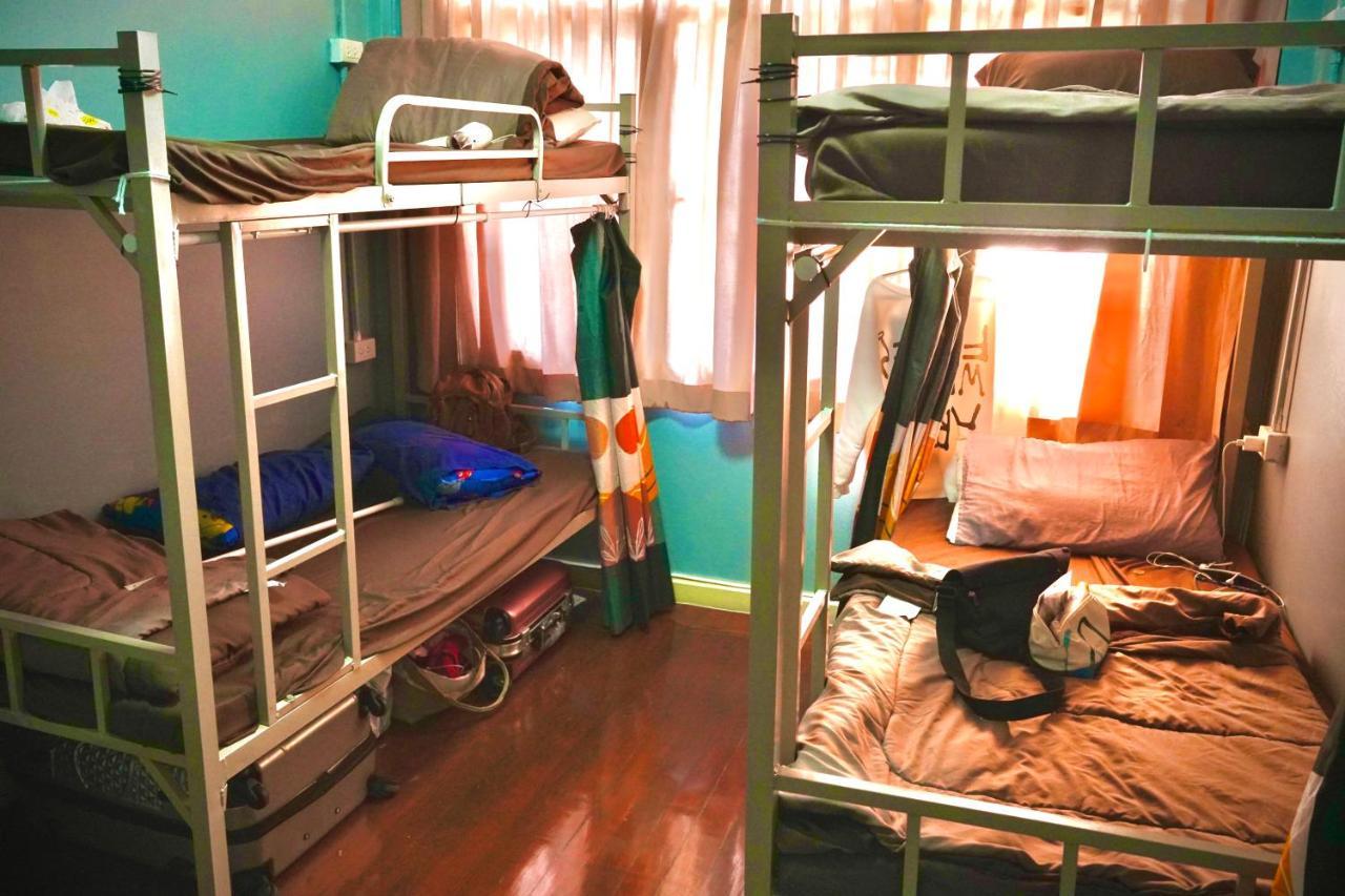 Sura Hostel Bangkok Near Mrt Phra Ram 9 Esterno foto