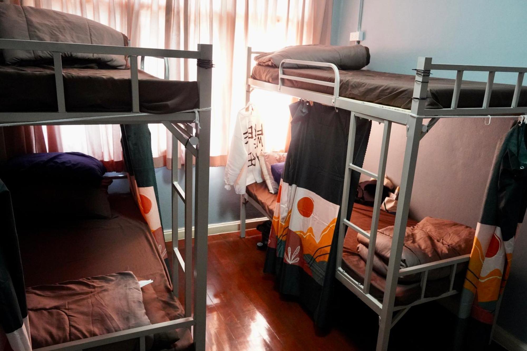 Sura Hostel Bangkok Near Mrt Phra Ram 9 Esterno foto