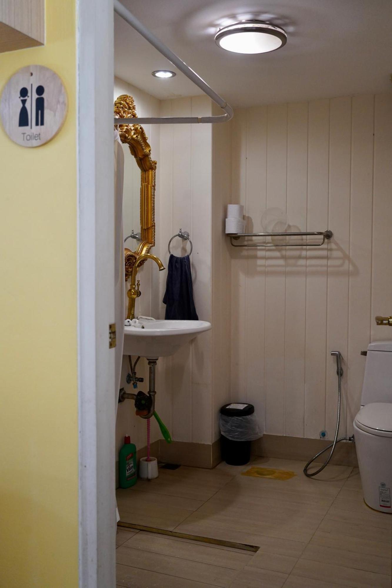 Sura Hostel Bangkok Near Mrt Phra Ram 9 Esterno foto