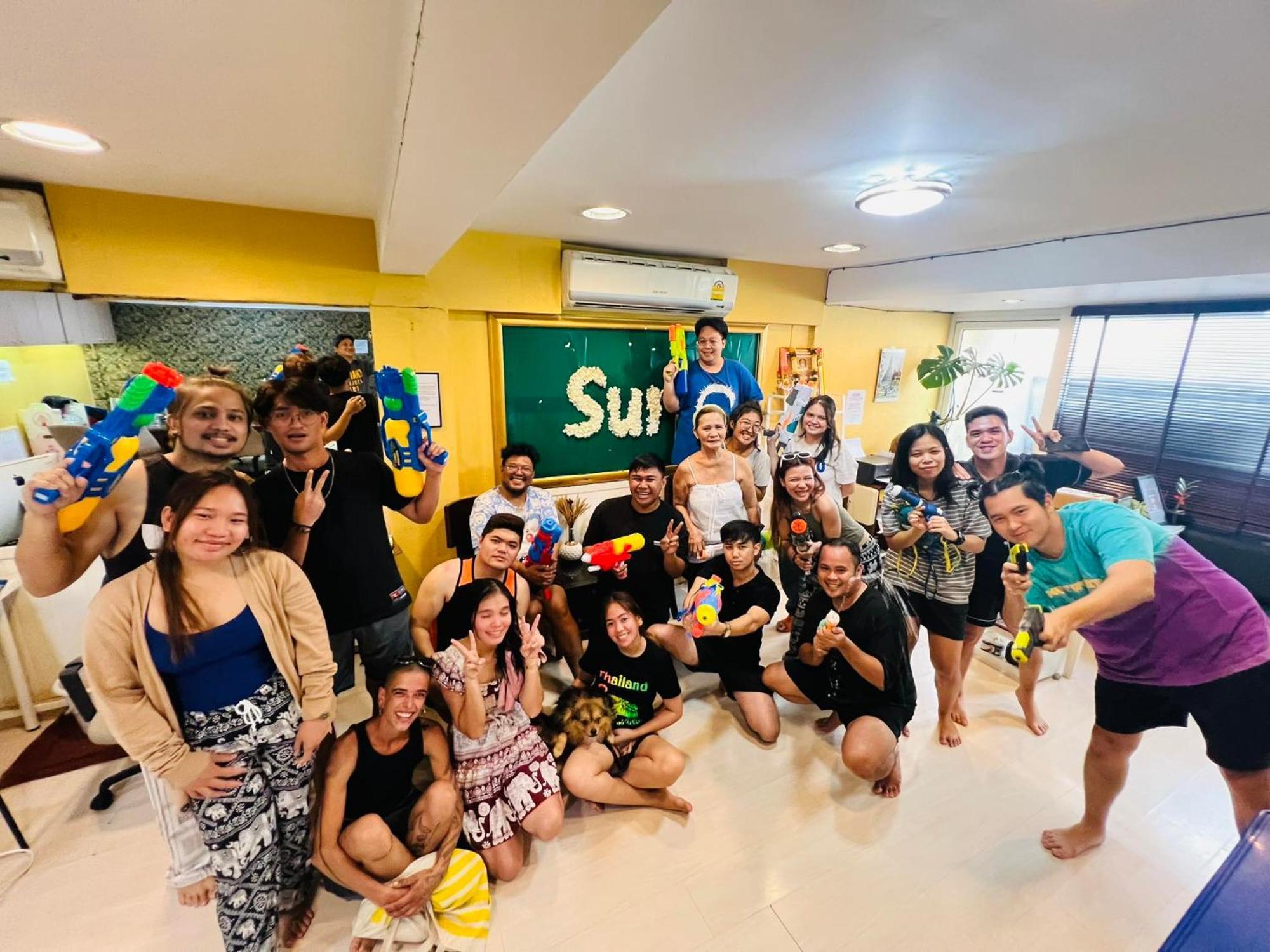 Sura Hostel Bangkok Near Mrt Phra Ram 9 Esterno foto