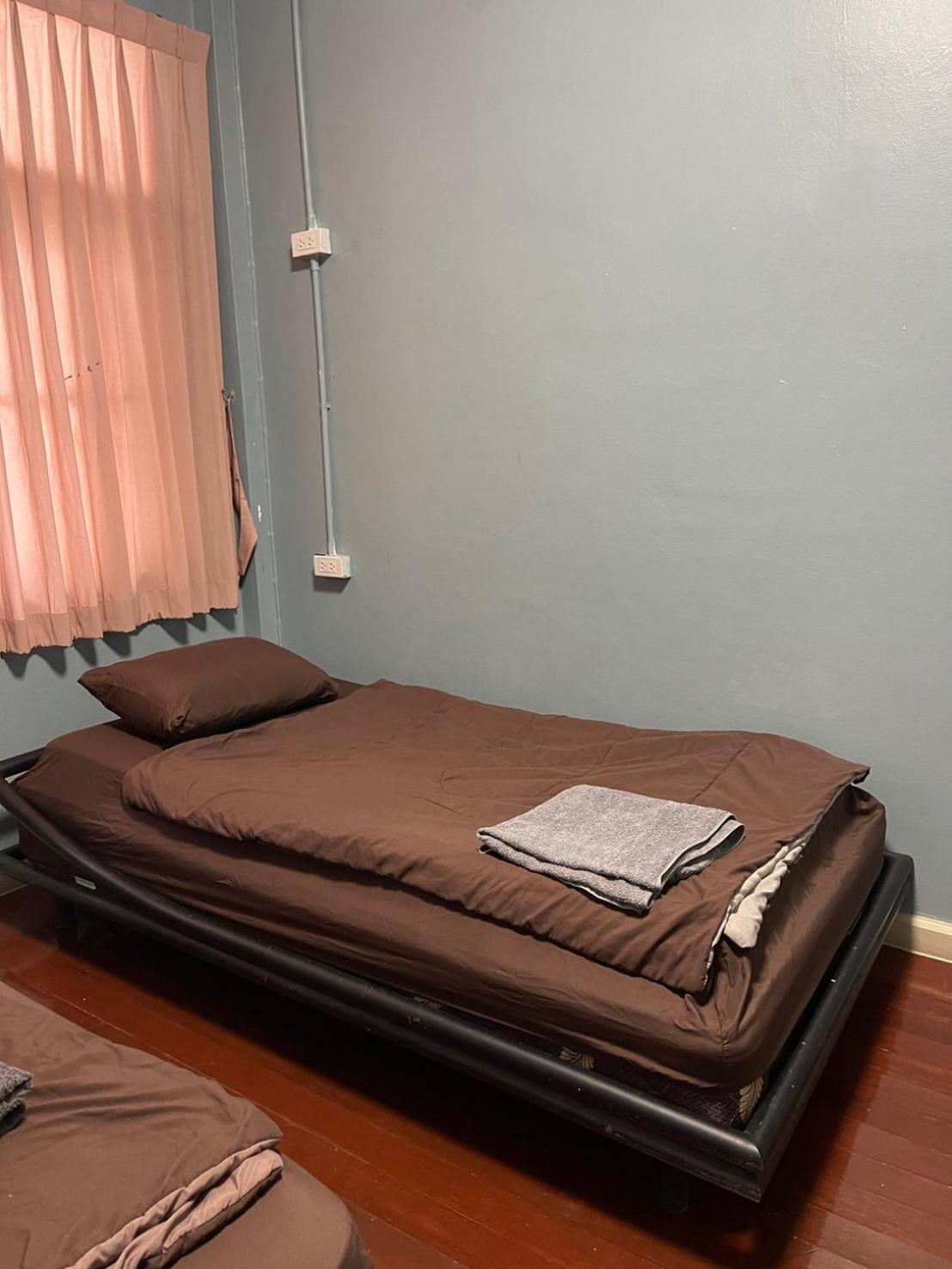 Sura Hostel Bangkok Near Mrt Phra Ram 9 Esterno foto