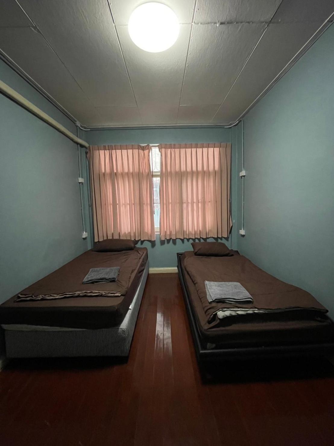 Sura Hostel Bangkok Near Mrt Phra Ram 9 Esterno foto